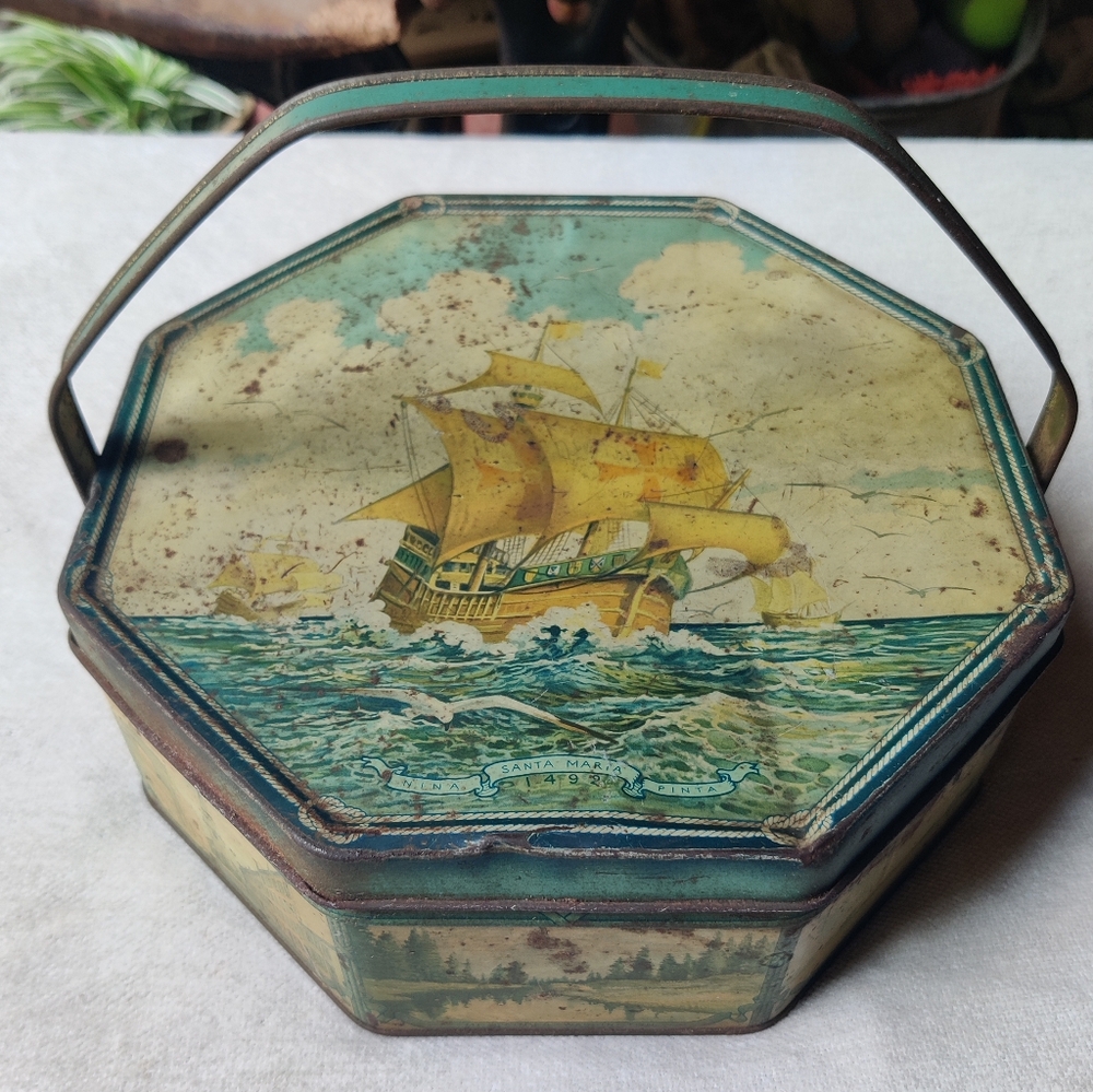 VTG Nautical Ship Biscuit Tin US Landmarks Handle Loose-Wiles Handle Octagon